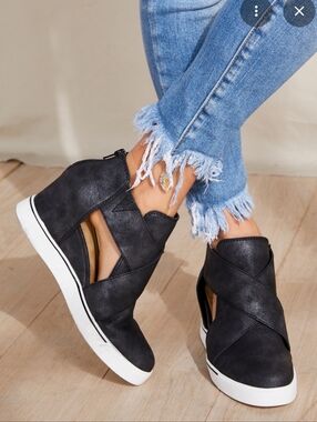 Women's Black Gloria Wedge Sneakers - Casual Comfort